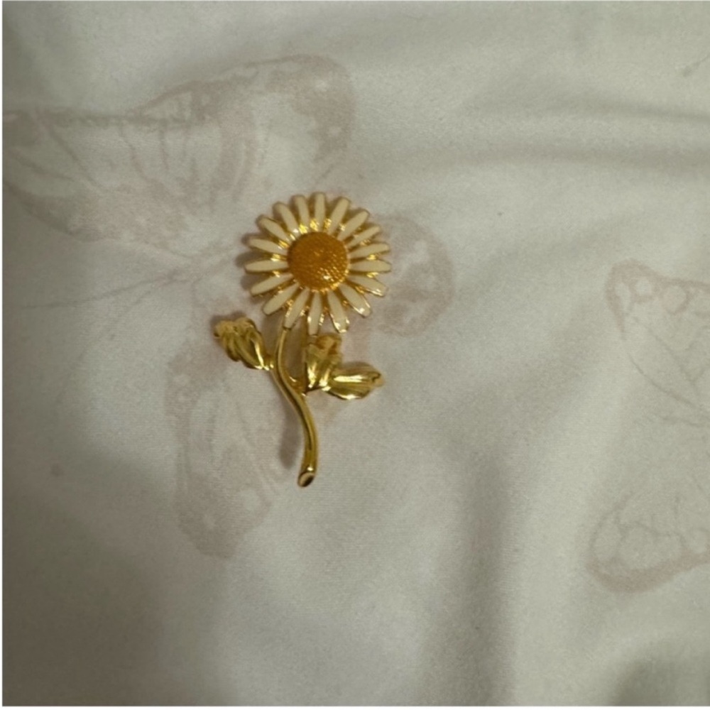 Joan Rivers brooch